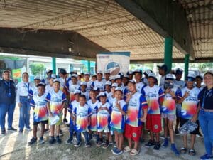 Donación de uniformes escuela Gabir Gomez